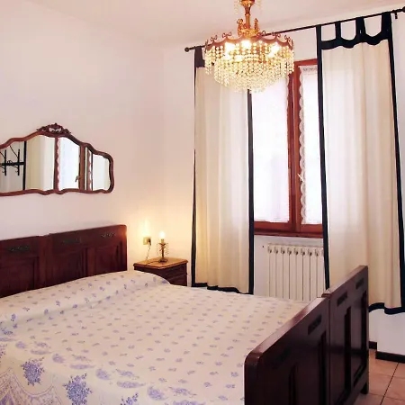 Locazione Turistica Casa Brontolo شقة