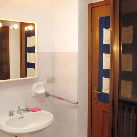 Locazione Turistica Casa Brontolo شقة *